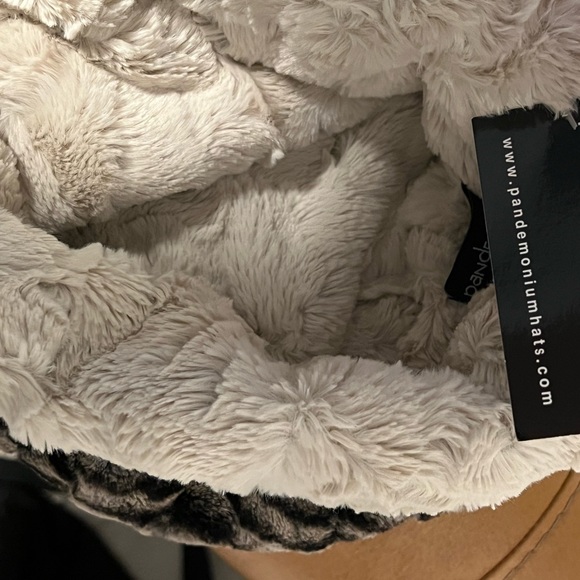 Matching scarf and hat! Handmade. Beautiful and soft - Picture 4 of 5